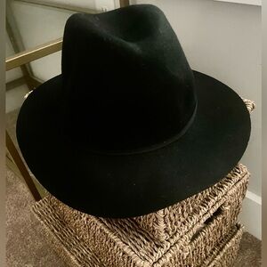 Stylish Black Wide-Brim Hat